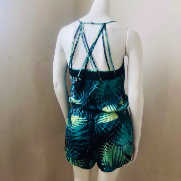 Tropical Summer Romper - Picture 4 of 13